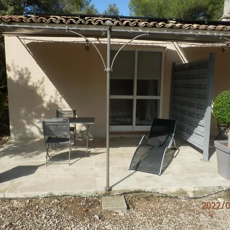 Mas Les Vieux Chenes 3* Lambesc