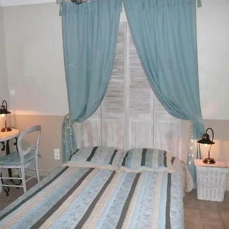 Mas Les Vieux Chenes 3* Lambesc